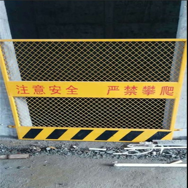 鋼板網(wǎng)井口防護(hù)門(mén)@樓房專(zhuān)用電梯井口防護(hù)門(mén)@湖北井口防護(hù)網(wǎng)生產(chǎn)廠家